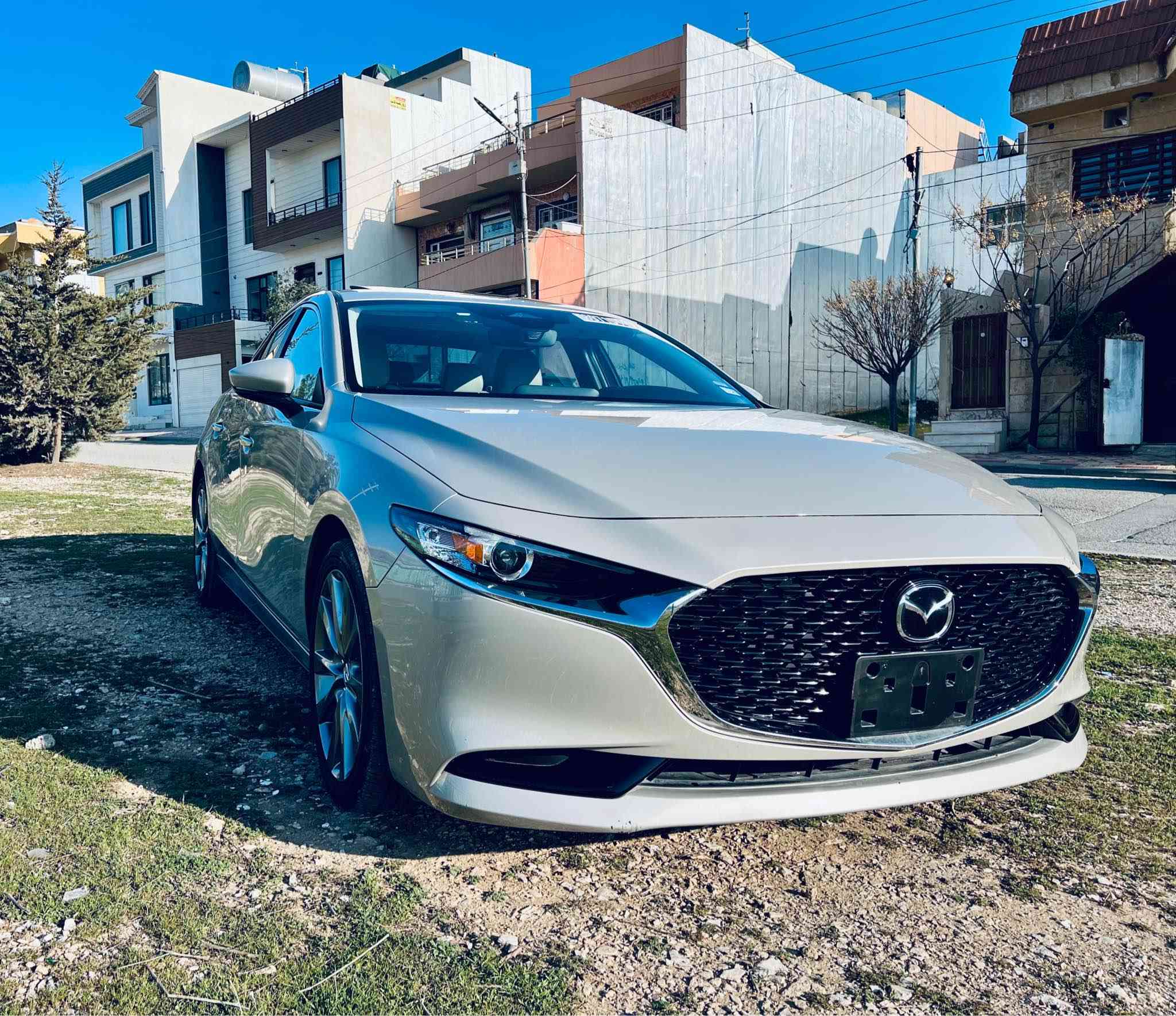 مازدا ٣ مۆدێل ٢٠٢٥ مواسەفاتی پریفێرد تەنها ٨٠٠٠ میل ڕۆیشتوە سەیارەکە زۆر جوان و بێ نوقسانیە مواسەفاتی فولە تەنها ٥ کامێراو داتا شۆ نیە هەموو مواسەفاتەکانی تری هەیە بێ تۆربۆ  ژمارە کاتیە ٣ مانگ مۆڵەتی کاتی هەیە نرخی ١٤٠ وەرەقەیە بۆ زانیاری زیاتر پەیوەندی بکە بە *********** السليمانية, العراق
