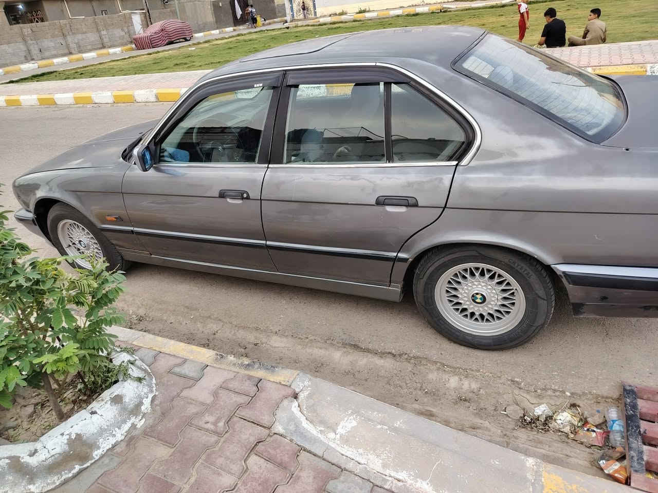 سلام عليكم مره خصت مديرالكروب بيم موديل ٨٩سياره كير عادي سياره مال كهربائي يعني اي نقص مابيه عده تبريد *********** هاذ رقم راعيه
