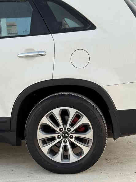 السلام عليكم 
للبيع KIA SORENTO 
موديل:2014✅
اللون:ابيض 
رقم بغداد
🔅سبعه راكب
🔅سته سلندر
🔅3قطع تبريد
🔅نضام ECO الاقتصادي
🔅مري شفط
🔅اشاير مرايه 
🔅حساسات إماميه 
🔅حساسات خلفيه
🔅مثبت سرعه
🔅تبريد بيانو
🔅يدات نيكل 
🔅تحكمات ستيرن 
🔅مانع انزلاق 
🔅دفع رباعي 
🔅منضومه زنون كامله
🔅لد امامي
🔅شاشه ايباد + كامره داخل الشاشه
🔅 ماشيه 117 وقابل للزياده 
🔅ويل حجم 18 كروم 

السياره جديده وخير من الله مكفوله عدا صبغ بالدعاميه الخلفيه فقط.
السعر/190 وبيها مجال

مكان السياره الأنبار/هيت_حديثه
هـ/***********
