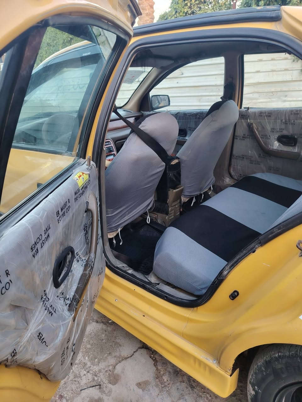 سلام عليكم سمند موديل 2012 محرك كير شاصي لغد مكفولات هيئه عليه 493 الف غرامات مصفره رقم احمر بغداد سعره 25 ورقه وبيه مجال رقم الهاتف /***********
