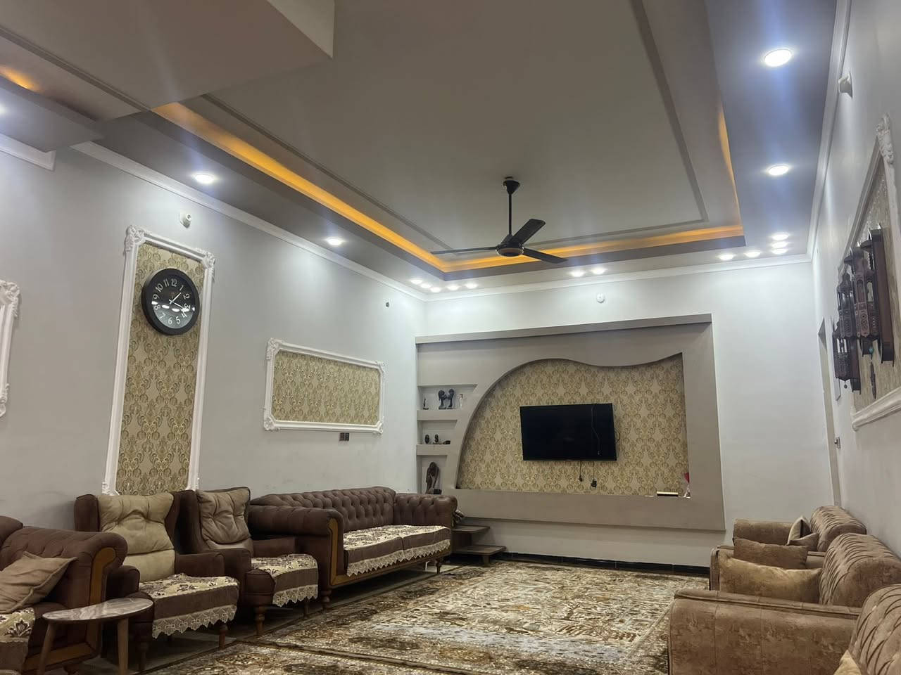 بيت للبيع ‼️‼️ حي القادسية
مساحة البيت: ٢٠٨ متر (واجهة ١٣ متر و نزال ١٦ متر) تصميم حديث بناء ٢٠٢٢

التواصل عالخاص 
او الاتصال ***********
