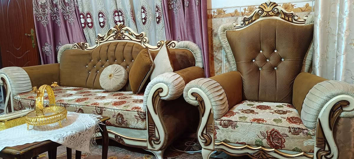 تخم تركي ملكي 10 مقاعد نضيف جدا مابي اي ضرر مكان بغداد  السعر 575  للاستفسار خاص او ***********
