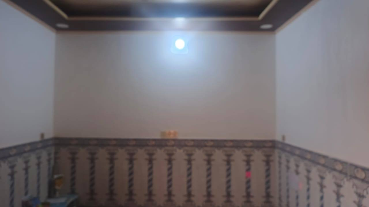 دار للبيع مساحته ١٠٠ م 
امرقم الدار ومشمول بالتطويب قرار٣٢٠ 

يحتوي ع غرفه وصاله ومطبخ و استقبال وصحيات
داخليه وخارجيه 

بناء طابوك درجه اولى  
السطح اعكاده + تشاريف+ امطبك فرشي
الموقع البيت كلش امرتب ع الشارع تبليط 
بالشارع البانزين خانة ال عيسى 

سعر البيت ٣٣ 
مراسلت الصفحه او الاتصال ع الرقم‏‪***********
