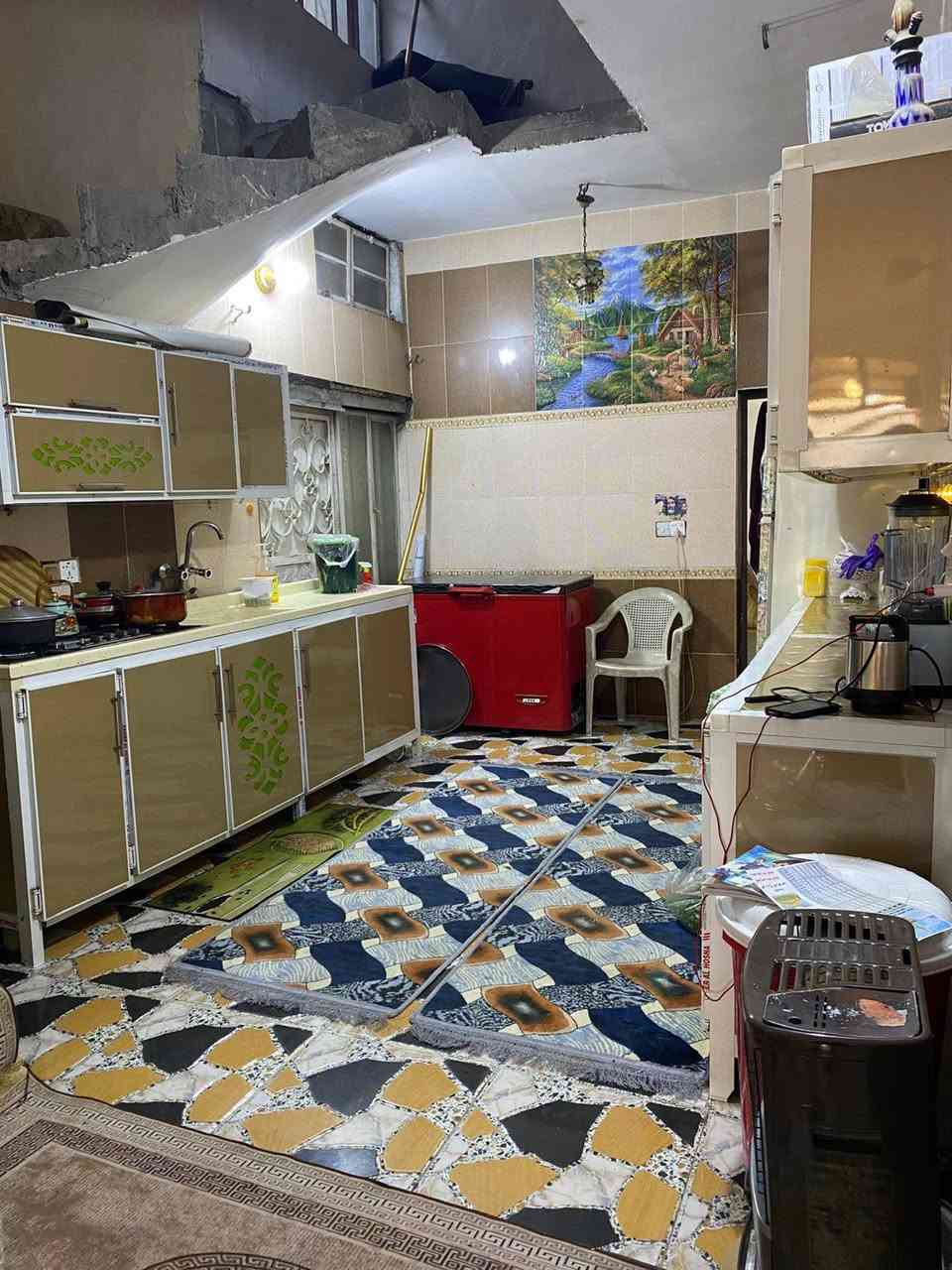 100م حي البساتين حي السلام  المدخل الثاني شارع مبلط الطابق الاول صاله ومطبخ وغرفه مع خدمات صب مسلح  الثاني غرفتين  السقف سندوج السعر67 للاتصال***********
