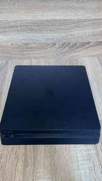 بلي 4 سلم اونلاين للبيع الجهاز نضيف جداً استعمال قليل  الملحقات  يدتين...