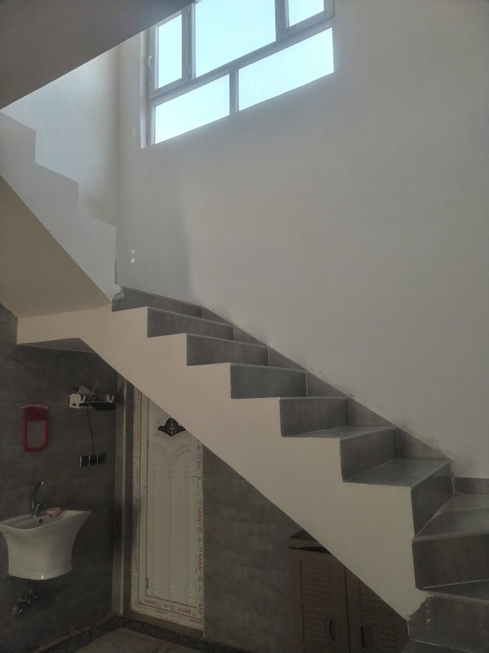 السلام عليكم بيت البيع في السنيه مجمع ساجد المساحه ٢٠٠متر 
اي استفسار ***********
