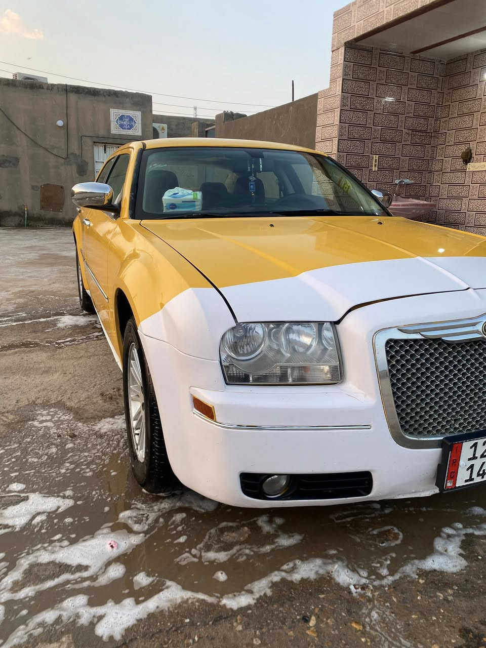 السلام عليكم. ٢٠١٠. رقم انكليزي  سيارة تعمير جديد. مكينه وتبريد وتدفئة وكير واكسل وحداده وكهربائيات وصبغه جاهزة تخم تاير جاهز  خط وبحث جاهز مصفرة مكانها ميسان *********** السعر ١١٨
