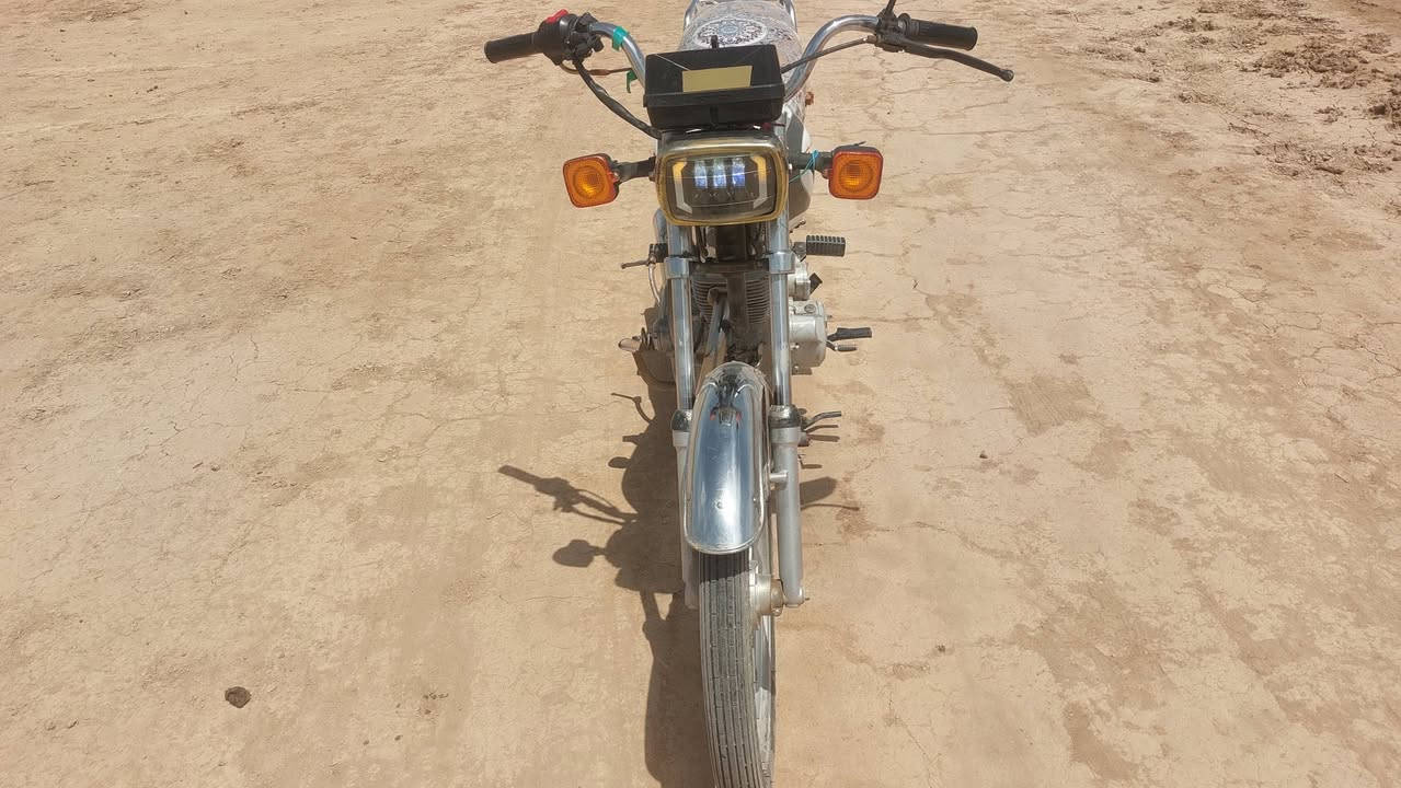 السلام عليكم دراجة للبيع سيفان مديل18 سعر 190وبيه مجال العنوان قرب جامعت ديالى رقم الهاتف ***********
