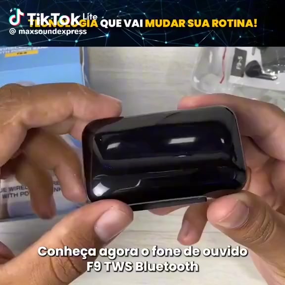 هذا المنتج عبارة عن سماعات أذن لاسلكية (TWS) تأتي مع علبة شحن تعمل أيضًا كباور بانك لشحن هاتفك.
السعر ٧ واتساب ***********
