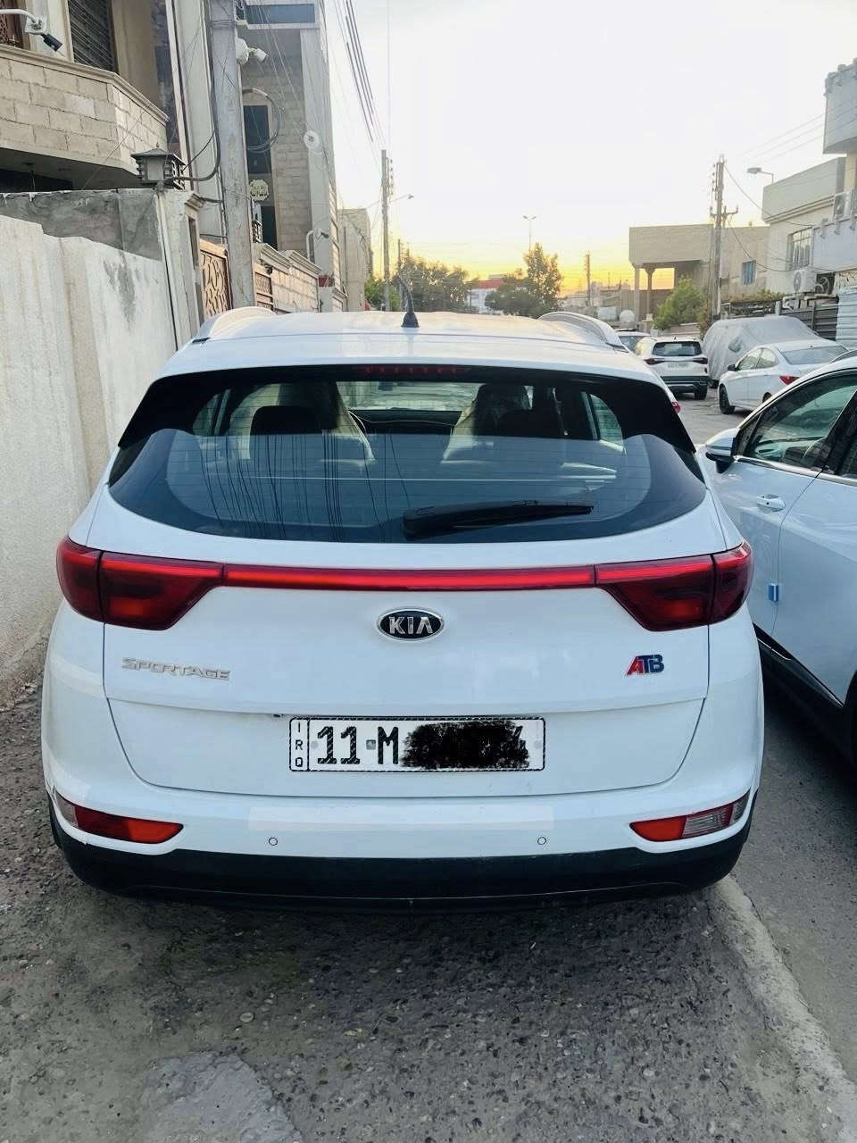 السلام عليكم
سبورتج ٢٠١٧ مكفوله من الصبغ والبارد
 رقم بغداد باسمي ماشيه ٩١ الف
الف محرك ٢٠٠٠ دوش بلادي مامفتوح
مواصفات عادية داخل بيجي مري شفط حساسات 
تبريد قطعتين زراك لايت 
السعر ١٧٨ مجال بسيط لاتصال ***********
مكاني بغداد حي العامل
