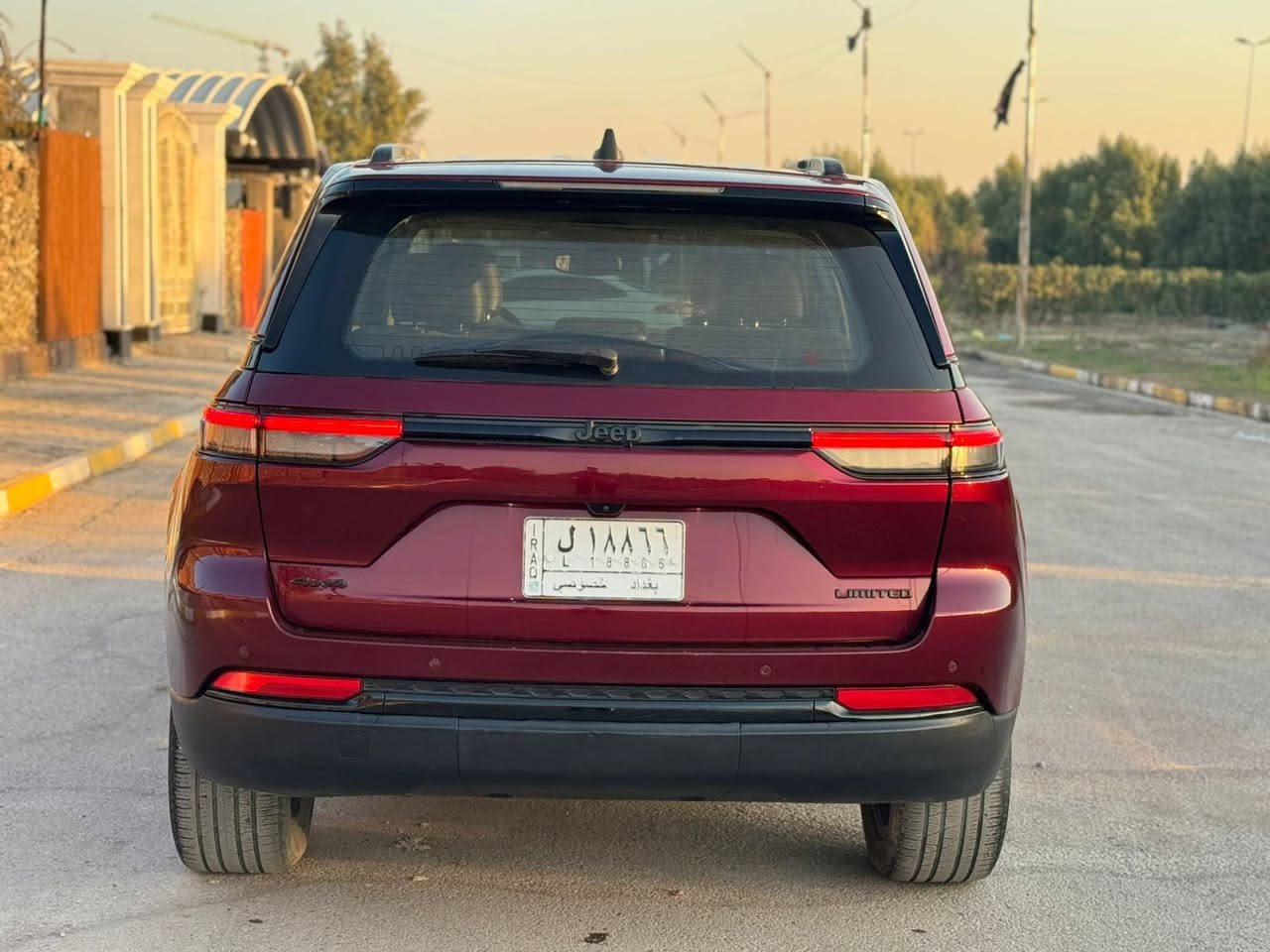 جيب كراند شيروكي 2023 للبيع
مواصفات لمتد فول الفول 1/1 
5 راكب ماشيه 26 
محرك 6 سلندر 
بدون حادث بيهة فقط سرقه القطع الخارجيه وراجعين شاديهن نفسهم شرط بدون قطره صبغ 
رقم بغداد بااسمي مكاني بغداد 
السعر 310 وبي مجال 
للاستفسار :- ***********
