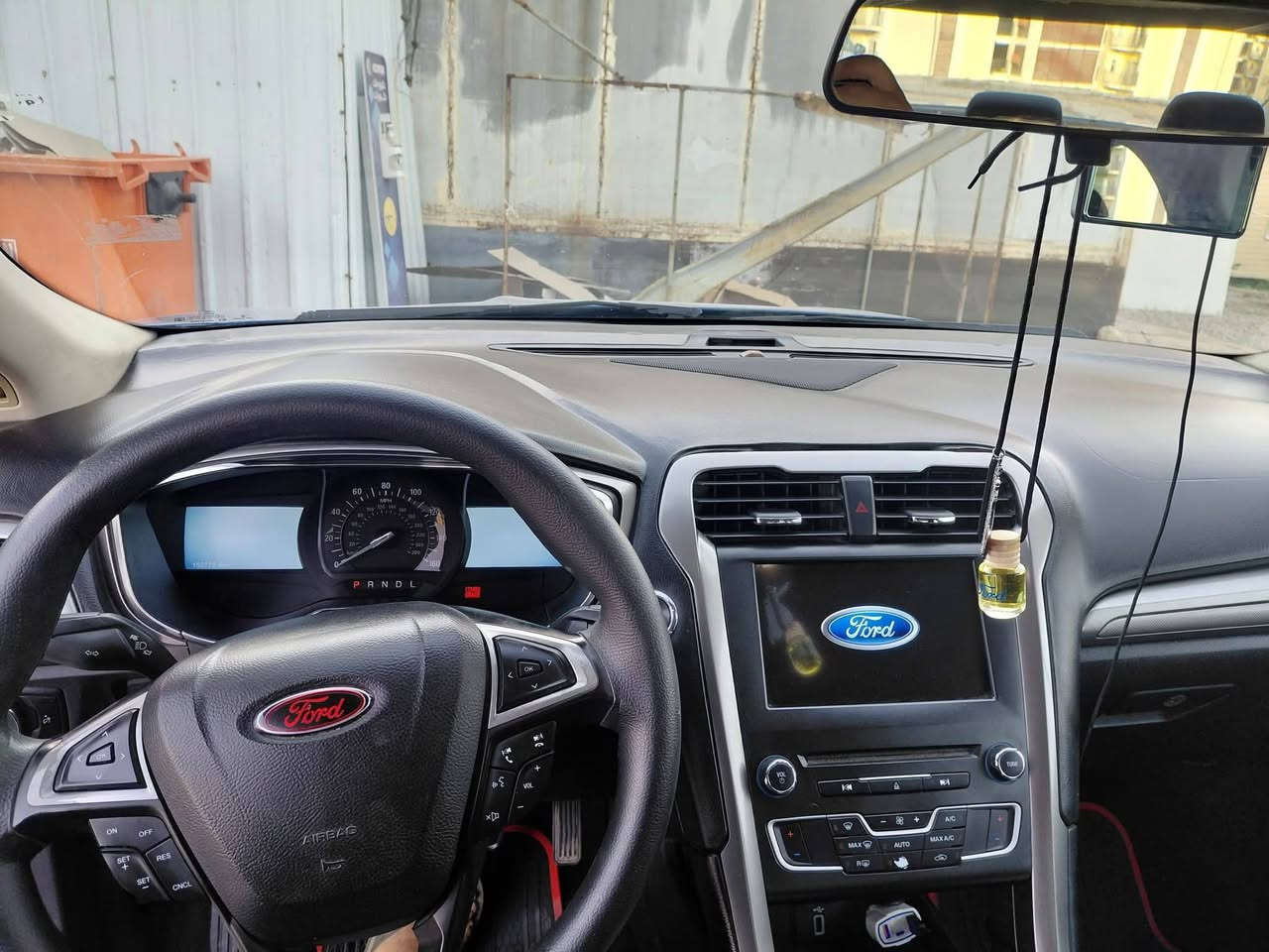 فورد فيوجن 2017 
السونار مرفق مع الصور واقرة الملاحضه الجوة
مواصفات :
مكينه 2500
3 شاشات 
حساس 
كامره دوارة
بلوجكتور دعامية 
بصمة تشغيل 
وياها بصمتين كنترول
لايت زنون اصلي
وبعد مواصفات هواي
كير و مكينه وصدر وكهربائيات كلها بشرط الفحص وجديده 
تبريد ثلج 
رقم 2028 ينتهي 
ماشية 175 الف كيلو 
مكانها سليمانية وبعض الايام كركوك 
سعر 104 وبيها مجال بسيط ماكو هيج سعر بهيج مواصفات
 < ملاحضه السياره صبغ بدون حادث او ايرباك او معجون >
رقم تلفون + واتساب ***********
