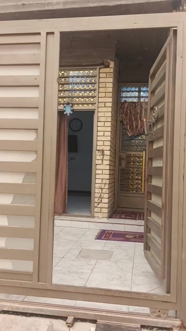 السلام عليكم بيت للبيع المساحة 100 متر واجهة5 نزال 20  منطقة سكلات  11 خلف نادي جيكر منطقة مخدومة تبليط مقرنص السعر مقدم 35 مليون وبي مجال البيت مطلوب قرض اسكان 45 مليون تسديد شهري 335الف الاستفسار الاتصال على رقم هاتف*********** . ***********
