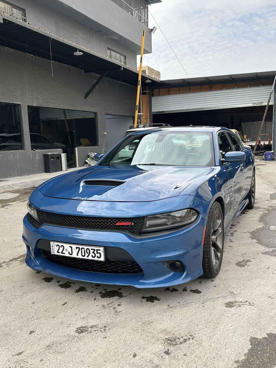 السلام عليكم
جارجر سكات باك  6.4 موديل 21

ماشية 53 الف ميل

السيارة من امريكا مابية حادث مثل مموضح بالصورة بس اهنا  صارت بية ضربة خفيفة بالصندوك نص قطعة صبغ والبنيد بارد 
بدون ايرباك بدون لغود كفالة

فول مواصفات عدا الرادار الامامي 

فتحة 
كشنات جلد وكنتارا 
رادارات جانبية 
نقطة عمياء 
حساسات 
كامرة دوارة 
كشنات كهرباء وتدفئة وتبريد
وباقي مواصفات الدوج المعرفة 

السيارة جديدة ونضيفة كاملة للاخير من صدر و تايرات كلشي بيها كامل 

السيارة اب اسمي 

سعر السيارة 255 وبيها مجال 

مكاني شارع فلسطين

***********
