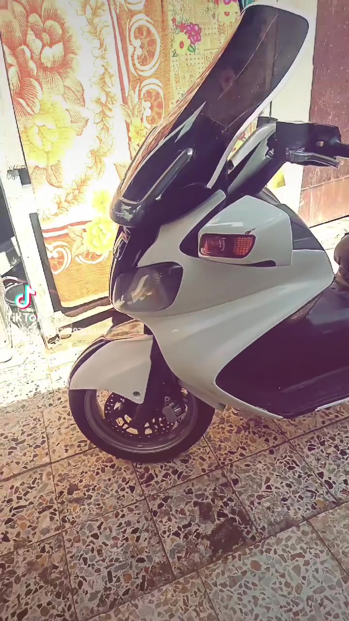 سلام عليكم سكاي ولف لبيع لمحرك 650 لدراجه مكفوله من كلشي خير من الله (مكفوله من كلشي)  لسعر ١٠ ورقات مكاني التاجي سبع البور رقم لهاتف ***********
