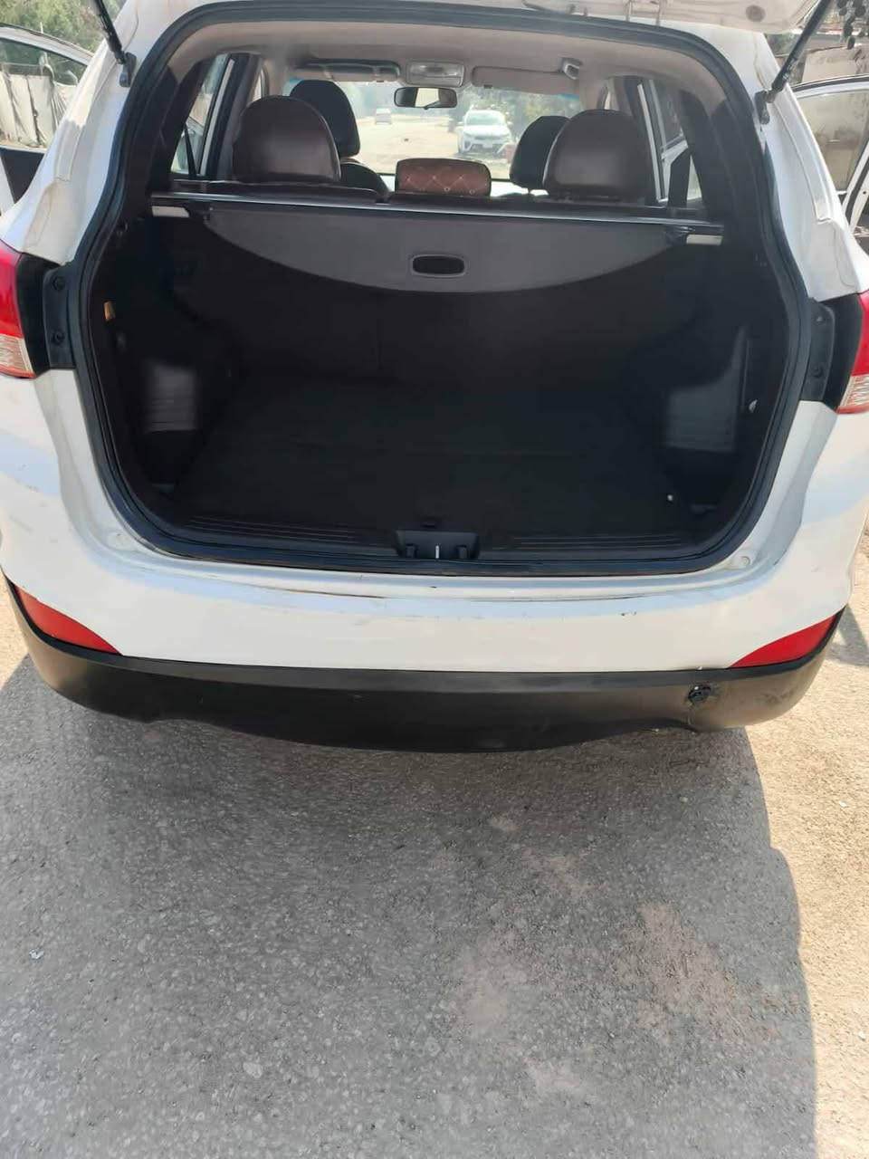 السلام عليكم كلبي
الاسم: توسان خليجي
موديل :2014
الموصفات:نص فول 
مكينه:2000 دوش مامفتوح 
رقم العجله : بابل باسمي تحويل ثاني يوم 
كير /اوتماتيك +عادي 
وارد خليجي /سياره بيه ضربه موضحه بل صوره 
سياره اكفلك شواصي لغود تكم حوض جنطه 
1 شاشه تاب اصلي 
2/حساسات خلفيه 
3/كامره خلفيه
4/كشنات جلد 
5/تخم تاير 
السعر 160 وبيه مجال بسيط جدا 
مكاني نجف الاشرف
*********** اتصال  ***********واتساب فقط
