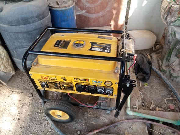 مولد يشتغل سلف ستخدام قليل سعر 400قفل مكان ناصريه ***********
