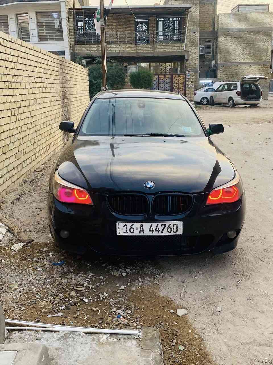 525 ميماتي موديل 2007 محرك 2500 كير ثلاث وضعيات 
لون اسود بس نقوصات بسيطة 
السيارة بيها بارد جاملغ امامي وبارد خلفي ابيع حزام 
السيارة باسمي تريد تحويل تريد وكالة 
مشروع وطني رقمها مكانها بابل السيارة 
السعر والتفاصيل خاص 
***********
