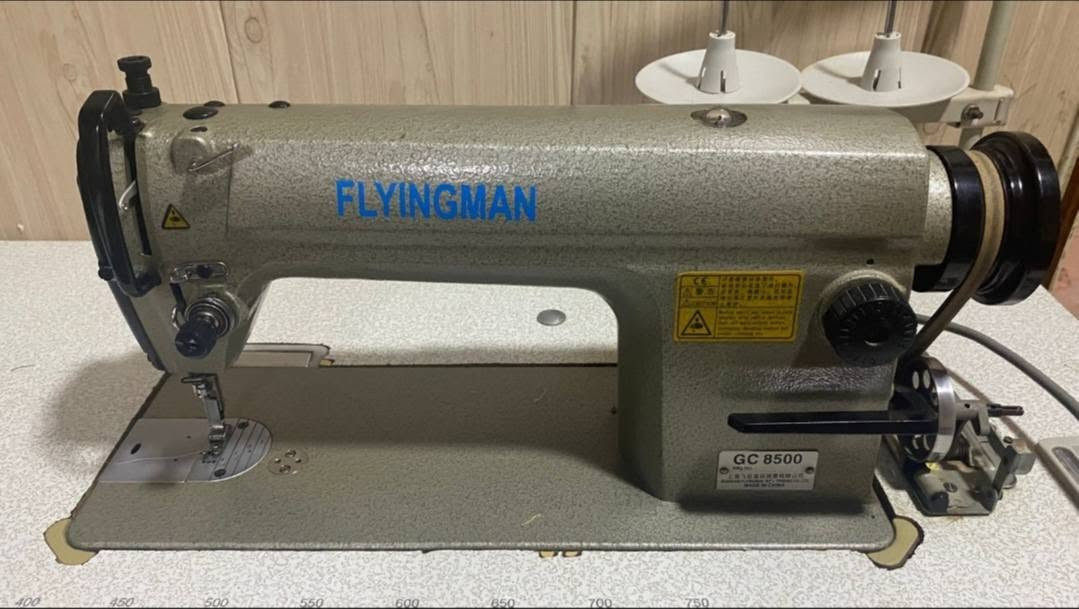FLYINGMAN GC 8500
المكينة نضيفة لدرجة و اقتصادية لدرجة و غنية عن التعريف هيه بعد المكينة مال بيت مو مال محل خياطة و الاستخدام حسب الحاجة يعني يا دوب نشغلها مره بالشهر و دهنها نبدله بين فتره و فتره و النضافه شوفه العين و السعر ب300 وبيها مجال للعلم المكينة باب اول مو مال هسه .
***********
مكاني : البصرة - الجنينة
