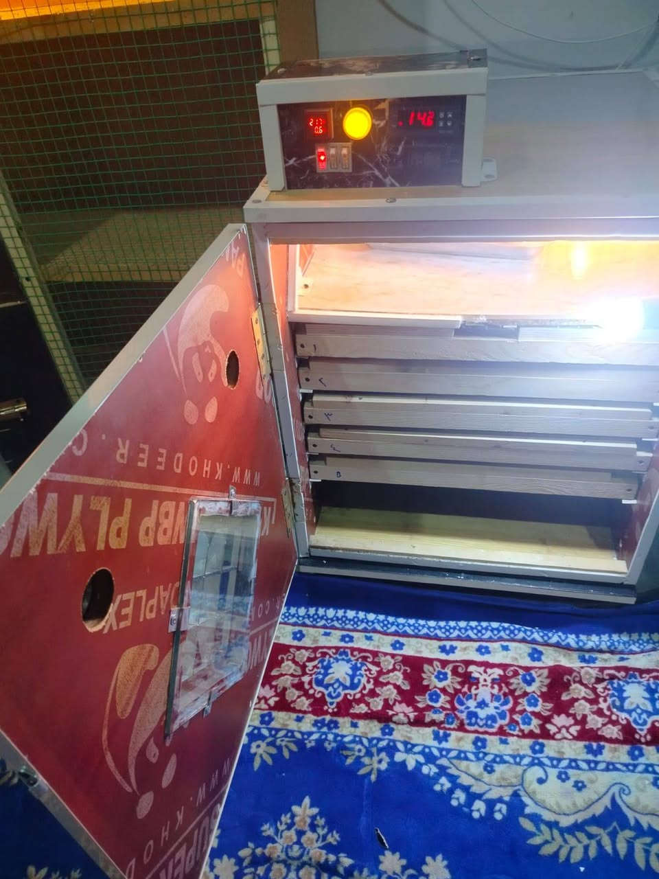 للبيع فقاسه بيض 550بيضه نظام وجبات تقليب يدوي
مع حاضنه افراخ اربع طوابق
***********
