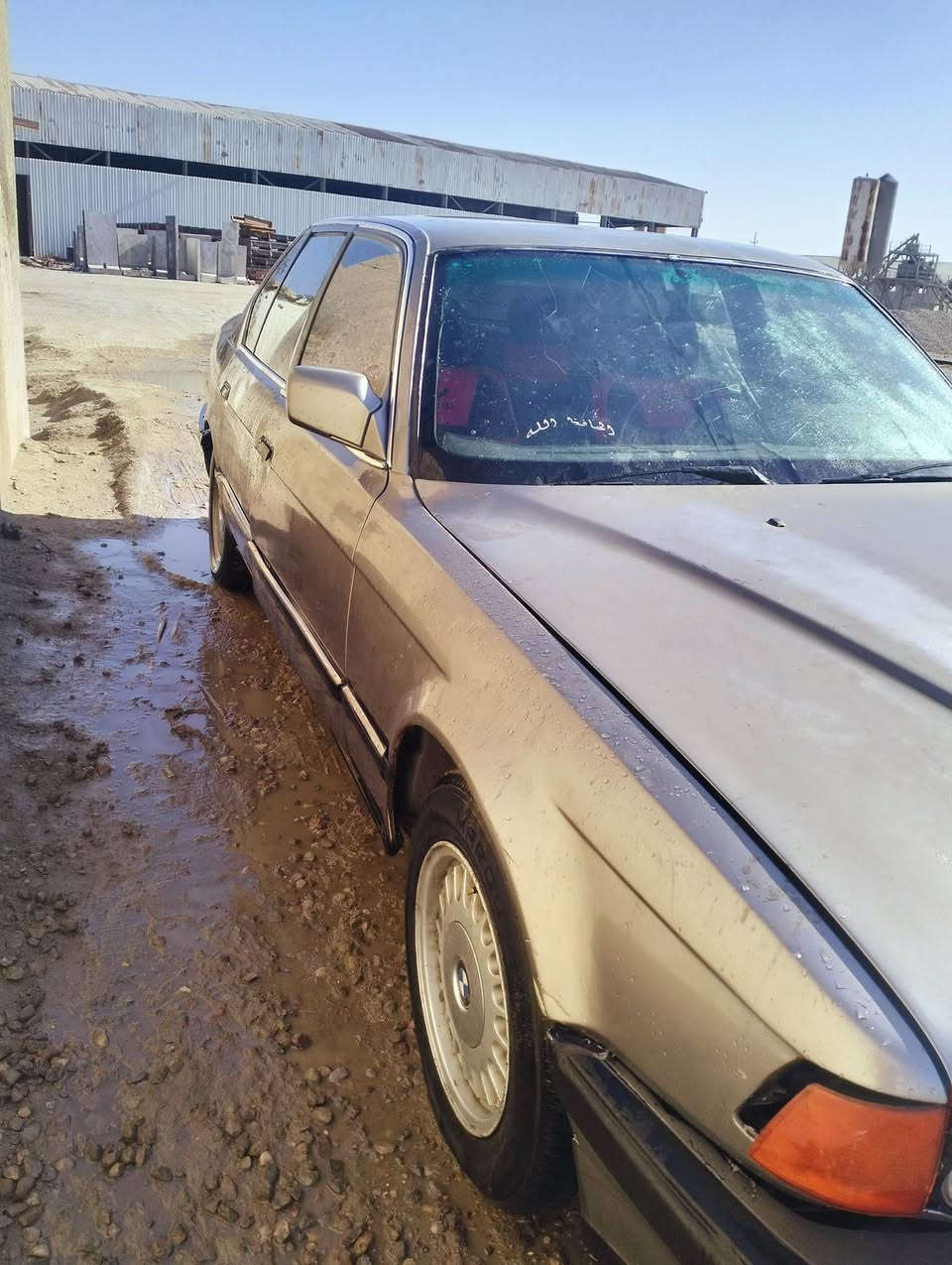 السلام عليكم735BMW الخير من الله دواخ الحلوه الحداديه حلوه نظيفه بدون تحويل السياره راعيها ماندلا سنويه عاج سعر 23 بيها مجال عنوان بصره*********** ولكم راوس
