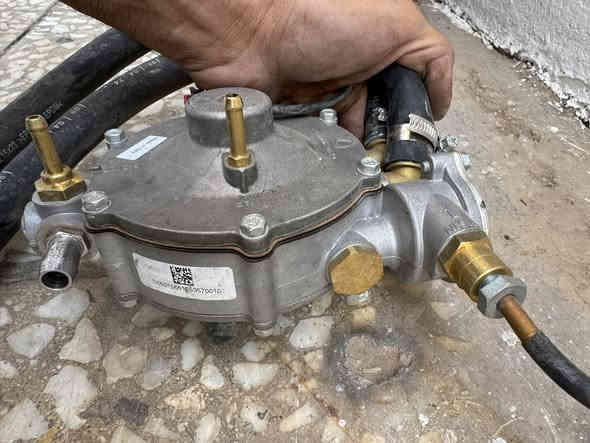 منضومة غاز حلقي 60 لتر 4 سلندر مع كارت الضمان 
مشدوده عل سياره صار 6 اشهر بعدها داخل الضمان 
مكان الموضومه كركوك 
***********
