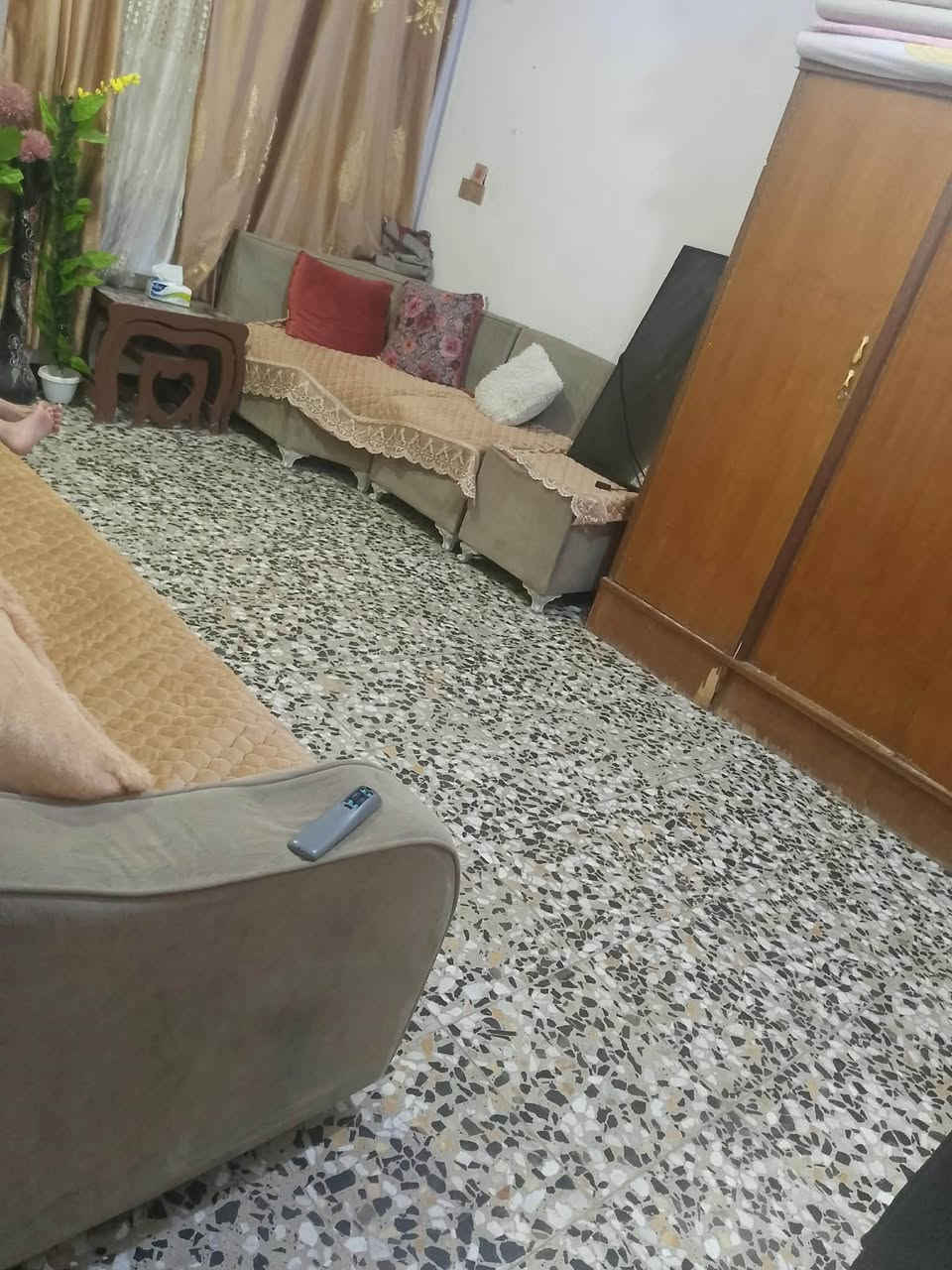 دار للبيع — فرصة ممتازة بالسكن والاستثمار

✨ او مراوس

📍 الكاظمية الثانية / الطي
📍 نزال عباس الكهربائي

📐 المساحة: 100 متر 15 متر وقف

📐 الواجهة: 8 متر
📐 النزال: 12.5 متر

✨ تفاصيل الدار:
▪️ طابق واحد
▪️ طرمة صحيات خارجية
▪️ مدخل صالة مدخل مطبخ
▪️ غرفة هول منور
▪️ بيتونة كبيرة
▪️ موجود تصوير
▪️ دار نظيفة وموقع مرتب وقريب للخدمات
💰 السعر مناسب للموقع والحالة

📞 للاستفسار والمراسلة:
***********

🔹 عقارات الكاظمية والطي 🔹

نوفرلكم:
🏠 بيوت للبيع
🏘️ بيوت للإيجار
📍 قطع أراضي
🏢 محلات وشقق

✅ أسعار مناسبة
✅ مواقع ممتازة
✅ مصداقية وسرعة بالتعامل

📌 نخدم:
الكاظمية • الطي • بغداد والمناطق القريبة

🔔 تابعوا الصفحة يوميًا حتى توصلكم أحدث العروض
وأي شخص عنده دار أو أرض يريد يبيع أو يأجر يراسل خاص

#عقارات
#عقارات_الكاظمية
#عقارات_بغداد
#بيع_شراء
#إيجار
#بغداد
#الكاظمي
