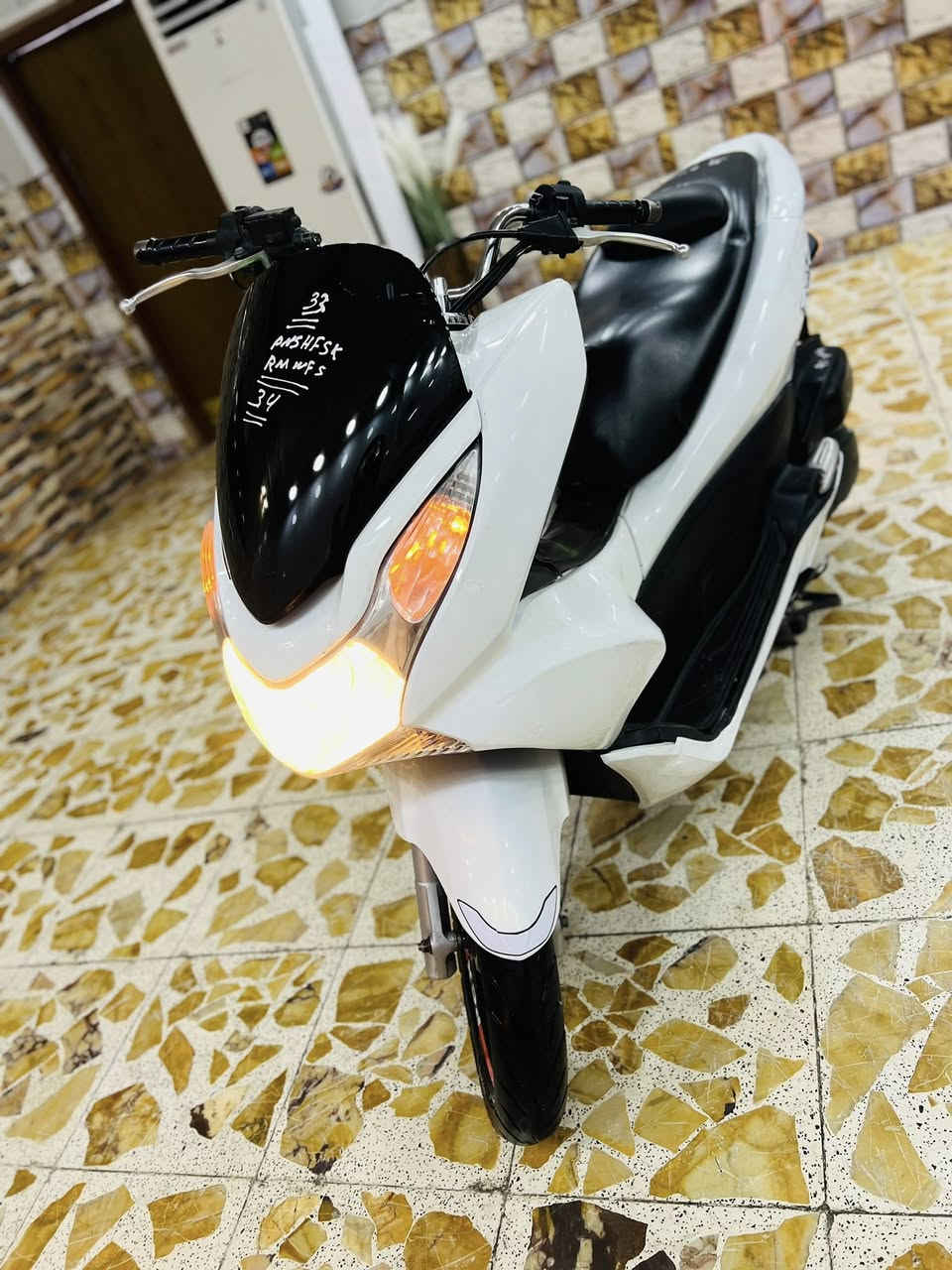 السلام عليكم للبيع دراجه pcxجيل الاول دراجة مال رمبه مديل18 ماخذها رمبه الدراجه على  ايدي حجم مكينه 150ياباني الاصلي دراجه جديده مال جناي على  ايدي
ياباني الاصلي دراجه كامله أستان كهربائي حساس ازدحام ٢حرف Aدراجه جديده الدراجه مكينه لوك شلعه معدل خير من اللّٰه دراجه تكول جديده بمعنئ الكلمه واحلا من الصور  دراجة مكينه مكفوله اي نقص مابيه
 السعر.مليون و350   و مجال قليل 
اي استفسار *********** بغداد الكراخ
