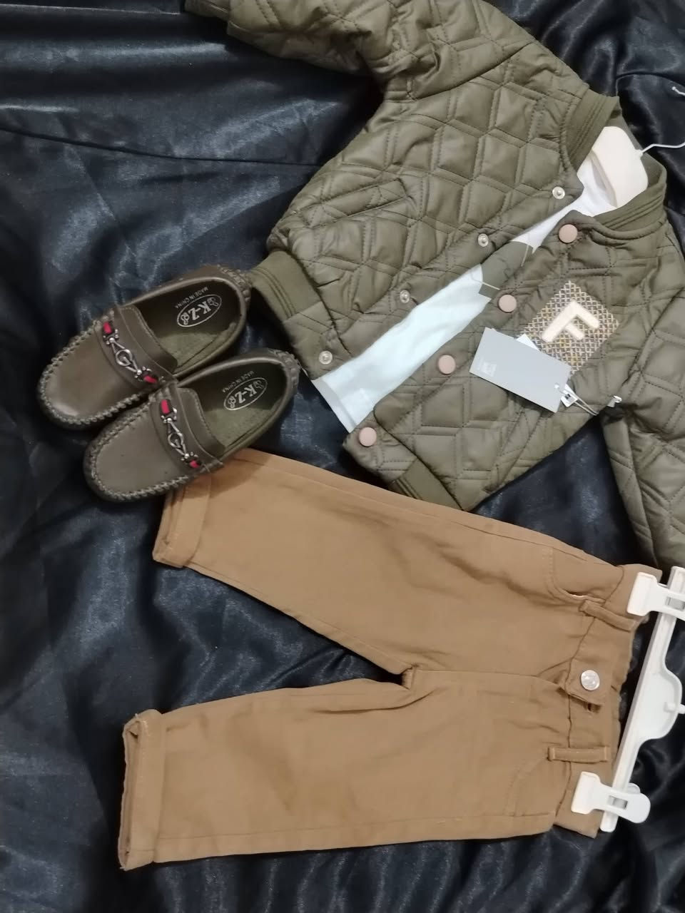 السلام عليكم هذا السيت أخذته الابني وطلع صغير يلبس من سنه ونص الى سنتين أخذته من سيديه يتوفر عندي توصيل اليوم اشتريته


**إذا كنت صاحب هذا الإعلان وتريد حذفه لأي سبب، رجاءا أرسل رسالة إلى الدعم الفني**