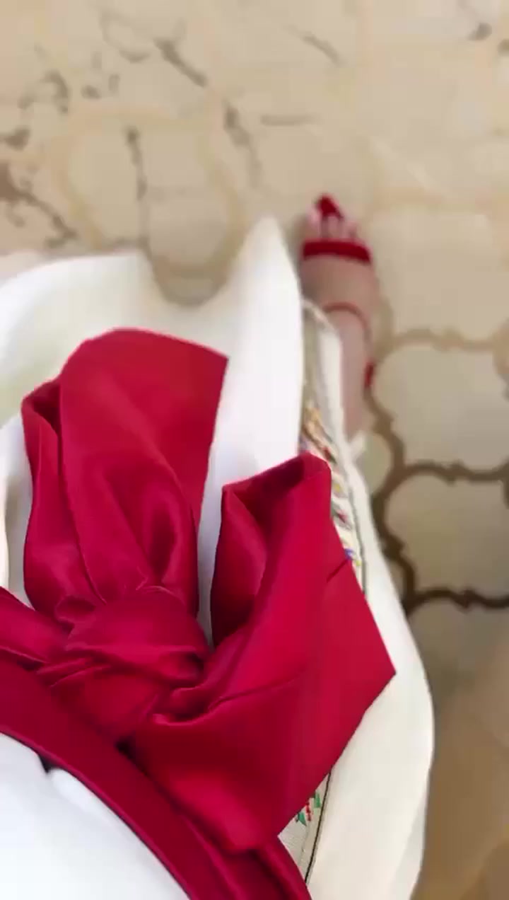 بسم الله توكلنا على الله 🤍✨
ما زال الإبداع مستمر…
وما زالت لمستنا مختلفة عن الجميع 👑
🔸 أحدث صيحات الموضة العالمية لعام 2026
🔸 فستان بطبع أوركنزا راقي وفخم
🔸 الألوان: 5 ألوان مميزة (كما موضح بالصور)
🔸 القياسات: 38 – 40 – 42 – 44 – 46 – 48
 #احدث صيحات الموضه 
 #توصيل لجميع المحافظات 
 #فساتين #قفاطين


**إذا كنت صاحب هذا الإعلان وتريد حذفه لأي سبب، رجاءا أرسل رسالة إلى الدعم الفني**