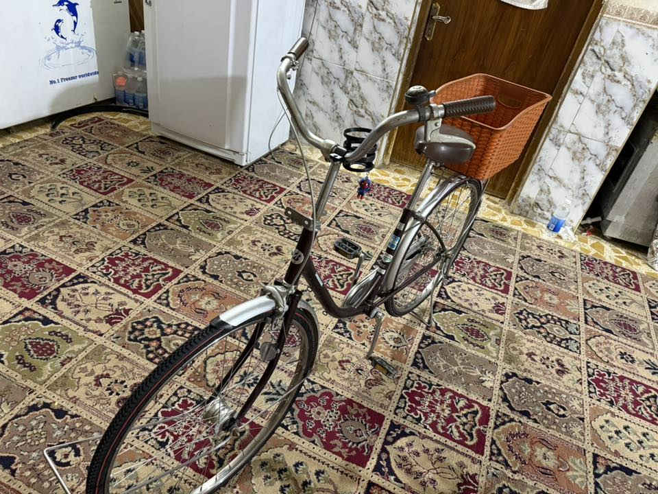 السلام عليكم بايسكل للبيع برجستون الباسيكل باله ياباني مو تجاري تايرات اصليات جدد اچوابه اصليات وهم جدد سله خلفيه عضم عاج نقصه فقط دسك خلفي مكفل من الزلغ جديد بل جيس سعره 150 وبي مجال شي قليل العنوان ديالى بعقوبه المفرق جامع اسماء الله الحسنى الماسنجر مفتوح واذا تريد عل رقم ***********
