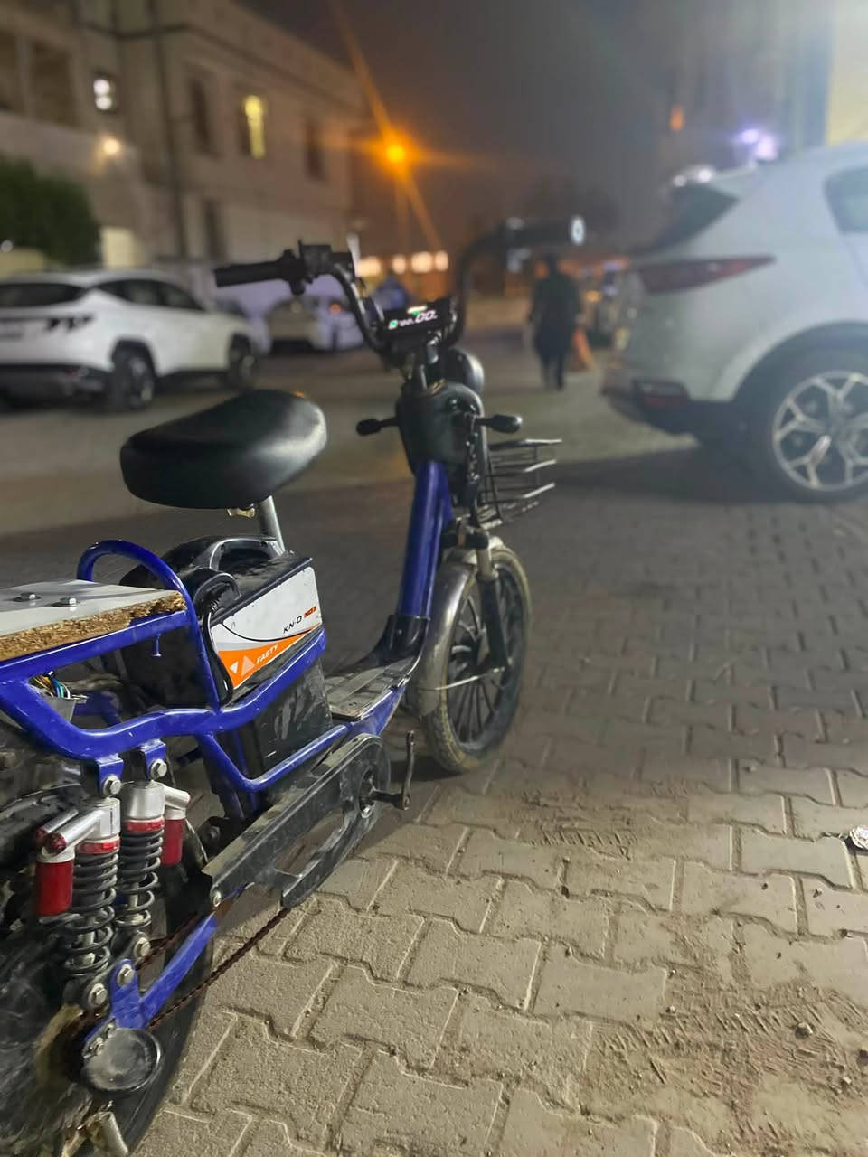 سلام عليكم دراجه للبيع شحن وبايسكل دراجه جديده كلش شاشه سكليتر بطاريه كلش زينه وين ما تريد تروح بيه 
المواصفات 
شاشه جديده 
سكليتر ٣ سرعات 
لايت عالي ناصي 
أشاره يمنه ويسره 
بكت لايت 
زنجيل جديد هوه ول بايدر
دبلات ٤ حمر ام البطل 
بطاريه كلش زينه ما بيها أشكال 
نقص بس تاير خلفي 
المكان الحريه سوق دباش 
السعر ٢٨٠ بيه مجال 
للاستفسار  ***********
