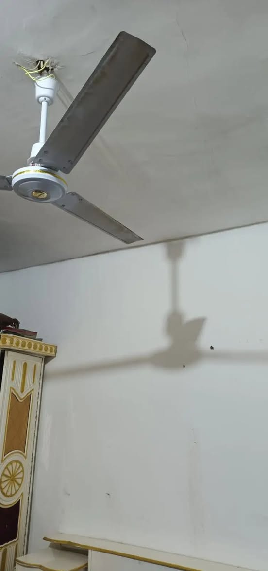 بيت للبيع المساحه 70 وقف قادري بغدادي شكوك رقم  تليفون ***********                        قريب على بوابة الكاظميه
