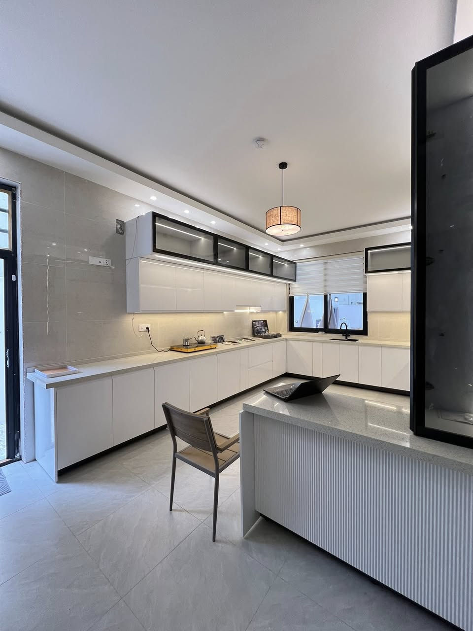 البيت النموذج في المربع الذهبي
تستلمة🔑 عالمفتاح ضمن رفاهية  معيشية الك ولعائلتك 
حيث تبدأ الحياة التي تستحقها بمساحة ٢٥٠ متر 
مجمع سكني متكامل صُمم ليمنحك الراحة، الأمان، وجودة الحياة.
وحدات عصرية بتصاميم حديثة، مساحات مدروسة، وخدمات متكاملة تلبي احتياجاتك اليومية.
موقع استراتيجي قريب من كل ما يهمك، وبيئة هادئة تجمع بين الخصوصية والحياة العصرية. خدمات من ✨ 
مول تجاري متنوع   
🎓 مدارس انترناشينول  
� مركز صحي/   
🌳 مساحات خضراء وحدائق للعائلة
💧 خدمات صيانة وتنظيف عالية المستوى
🛡️ خدمات أمن واستقبال
🔑 3 بوابات رئيسية – مدخل سكني معزول ومدخل للضيوف
أمن متكامل وكاميرات مراقبة لحياة آمنة ومطمئنة على مدار الساعة• 
امتلك وحدتك الآن بالدفع كاش أو بنظام أقساط مريح
موقع  المربع الذهبي بعد تقاطع العامريه  
ب٥  دقائق  مقابل مجمع البدور 
اختر سكنك اليوم… واستثمر في راحة المستقبل
للاستفسار  الاتصال ***********
