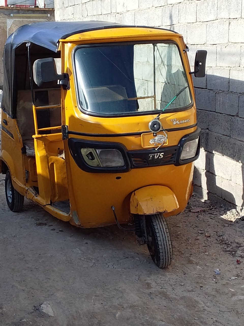 سلام عليكم تكتك البيع موديل عشرين رقم سنويه مكينه اكسن مكفول السعر خمسه مليون العنوان بغداد شعله صدرين ***********
