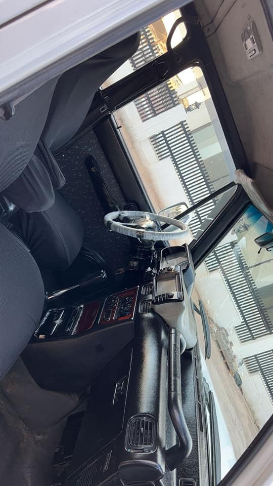 هونداي گالوبر موديل 2000
كير ومحرك بلاد مكفولات كير عادي 
السيارة نضيفه كلش سنوية ساقطة بشهر الثامن 
السيارة بيهة باب السايق ونصف الجاملغ 
السيارة ما تذب عليهة اي شي
سعر خابر رقم 
*********** أربيل, العراق
