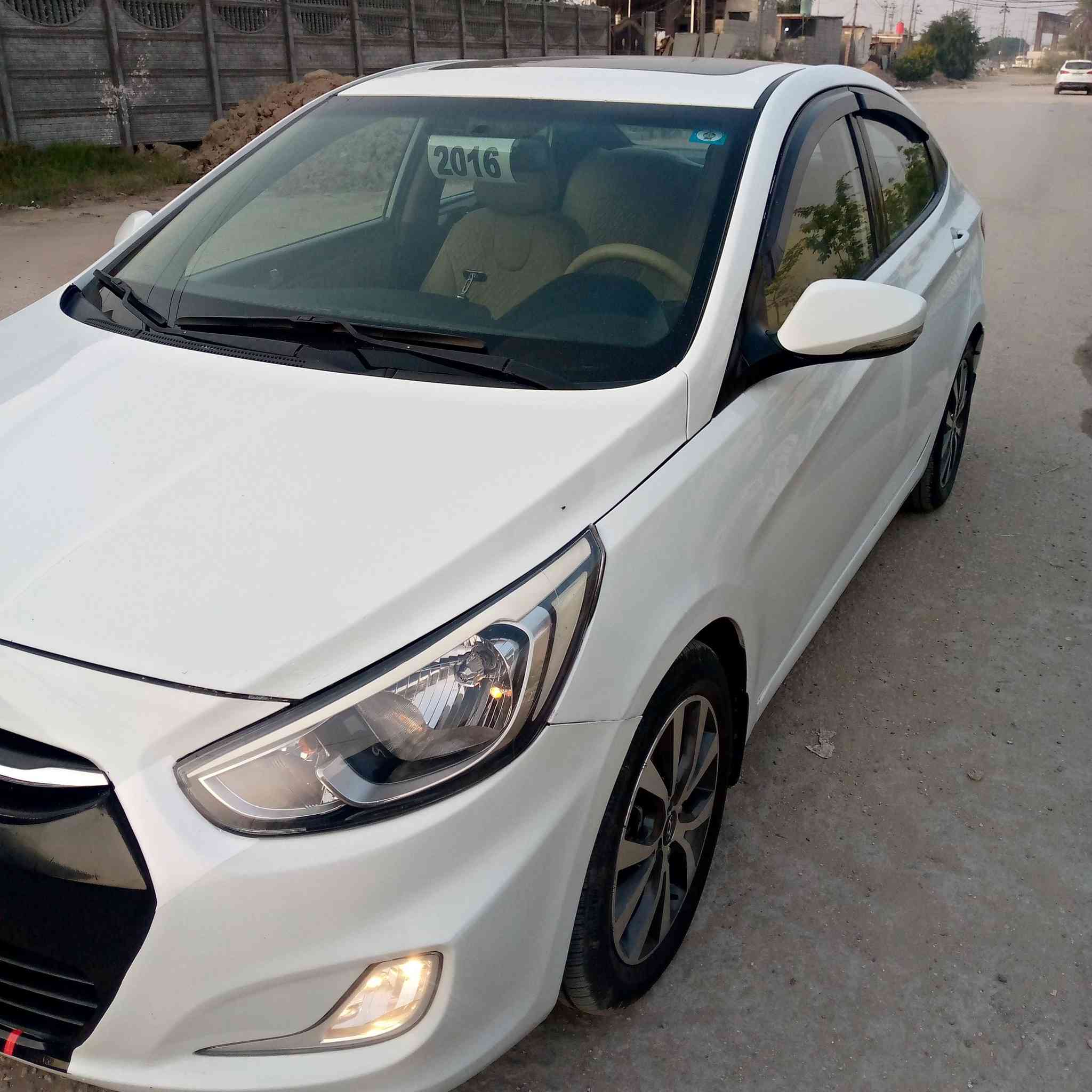 السلام عليكم للبيع فقط 
اكسنت موديل 16 الشركه العامه مال جناي 
كفاله من الصبغ والتبديل فقط كارتين فقط كارتين 
محرك 1600 قطرتين كفاله وكير كفاله ع الشركه 

فول مواصفات 

محرك 1600 
كير اوتو 
تبريد ويه السويج شرط ثلج
تدفئه شرط ع الشركه
فتحه اسلايت
اشاير بالمري 
تحكم استيرن
داخل بيجي 
5 ويل كب اكروم 
دبل دسك 
نطام ايكو تقليل وقود
اي بي اس ابريك 
شاشه كبير 
كامره ملونه

تغليف ارظيه وكشنات. شغل درجه اوله
تخم تايرات جدد حته السبير 

حداديه خلفيه واماميه شرط النعومه

رقم وسنويه وهزه جديده تحويل مباشر 

نعومه ونشاط ونظافه وجاهزه 100/100

رقم السياره بغداد        والعنوان بابل 

السعر 113 

***********.    رقم السياره بغداد الدولي والعنوان بابل
