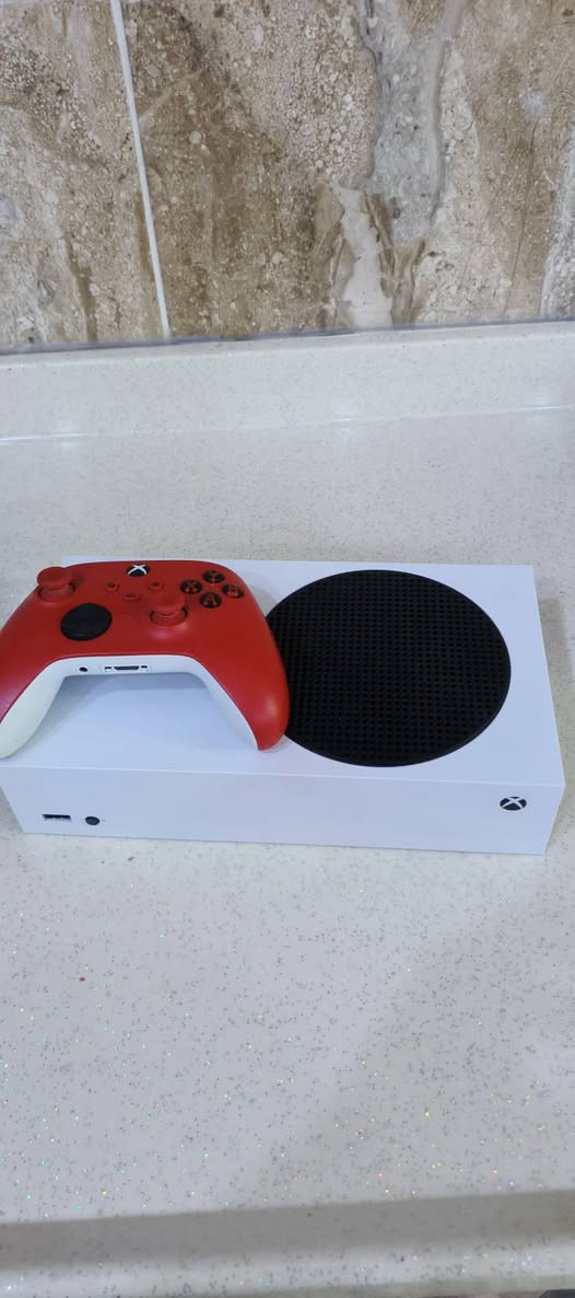 سلام عليلم جهاز xbox سيريس  S للبيع 512 GBجهازنضيف وشرط ما مفتوح ويزيد مو ديل 2021 عنوان كركوك السعر النهائى القفل ماليه 420الف رقم تلفون ***********  ***********
