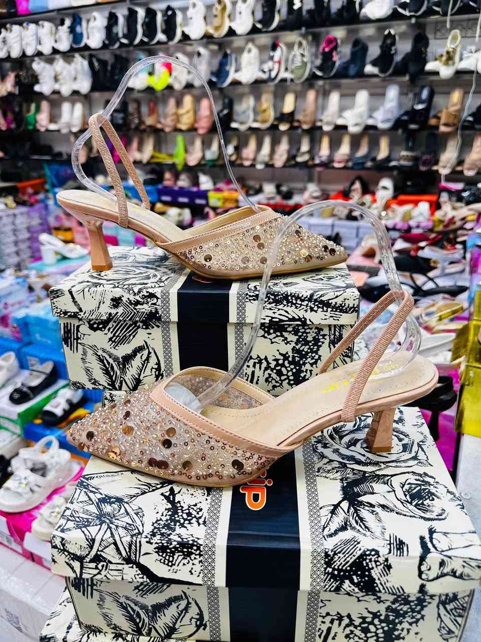 وصلتنا $   ، موديلات جديدة مختلفة 😍
أحدث الموديلات لـ 2026 
 
✅ تميزي بإطلالة جميلة وساحرة مع (#محلات_فاروق_عمر )

#تخفيضات 
يتوفر صندل نسائي  طبي 
القياسات كامله من ٣٧_٤١
سعر القطعه ١٤ الف 

🌺 تواصلي عبر الخاص واطلبيه الآن قبل نفاذ الكمية او واتس ***********

العنوان/ الفلوجة  شارع كراج الفورتات خلف الحديقه العامه قرب___ مول الوليد___
تتوفر خدمة التوصيل لكل العراق ب🚕
إلى بغداد خلال 24 ساعة - وإلى المحافظات خلال 48 ساعة
