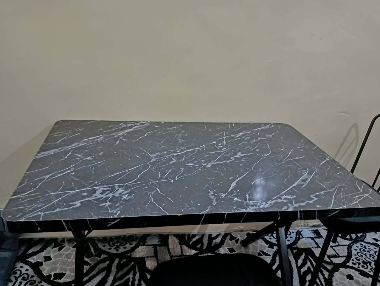 ميز وطخم كراسي العدد 10
الخاص مفتوح وهاذه الرقم 

***********
