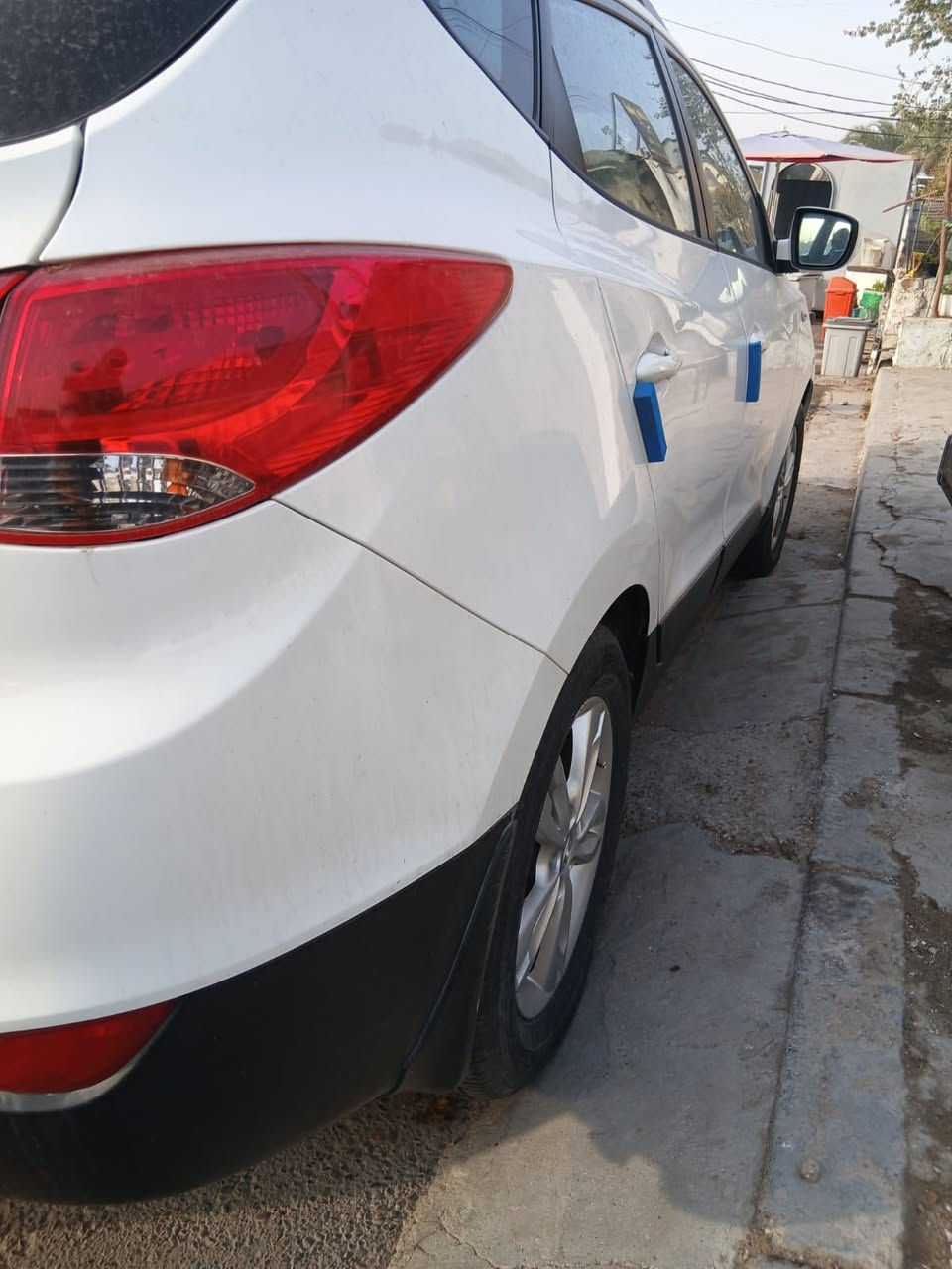 السلام عليكم للبيع توسان موديل 13  خليجي رقم انكليزي بغداد وياها بصمتين  سياره مكفوله ع وضع الشركه خير من الله مداور مباشر 146 وبيها مجال قليل مكاني بغداد *********** مكلف بالنشر
