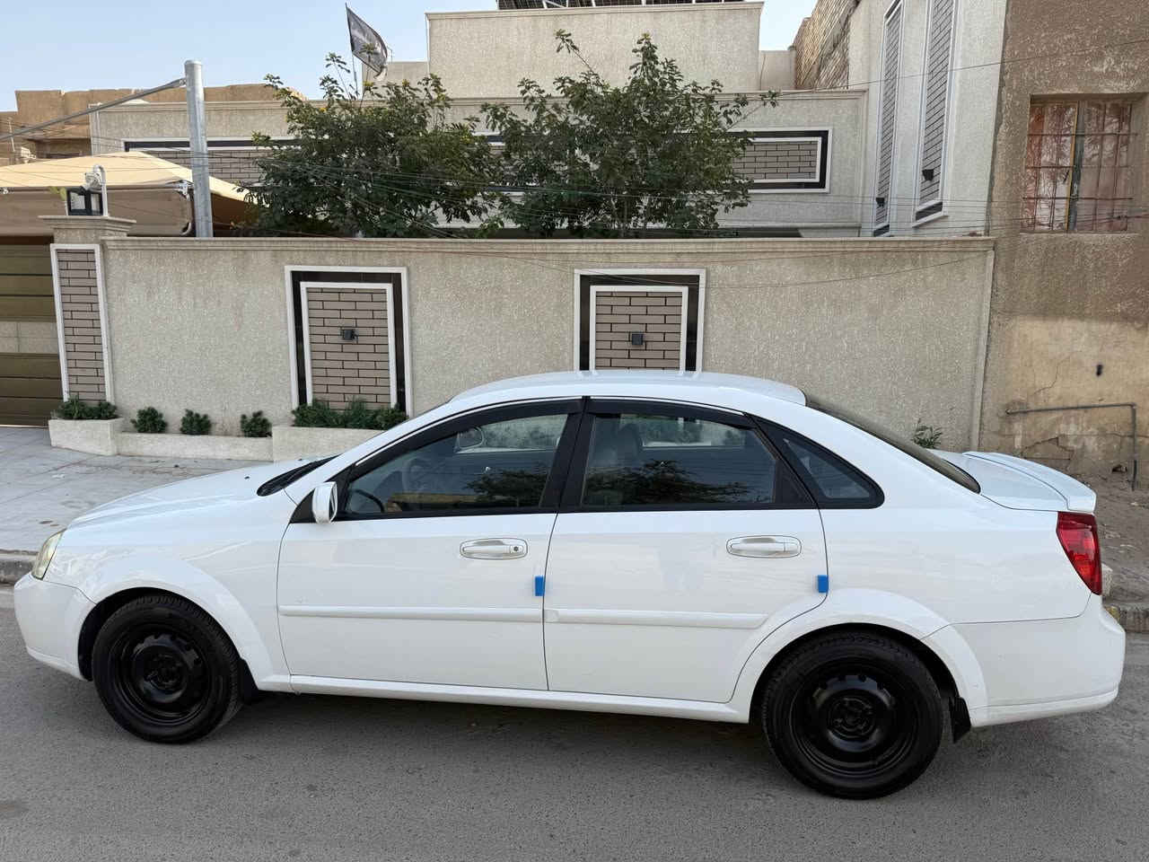 السلام عليكم . اوبترا 2012 مواصفات الشركة العامة رقم بغداد انكليزي مكفولة من الصبغ ولتبديل ولبارد نظيفة جدا فقط رصعات ناعمة محرك ابلادي كير ابلادي ماشية 141 تخم تاير جديد وصدر جديد وتبربد ثلج الحمدلله مابيهة كل نقص السعر 88 ورقة مكان السيارة بغداد الكرخ حي العامل قرب تقاطع البانزين خانة *********** بغداد, العراق
