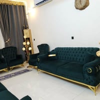 تخم عشر مقاعد جديد جداً مامستخدم نظام سرير لونة زيتوني غامق اخذته ومكا...