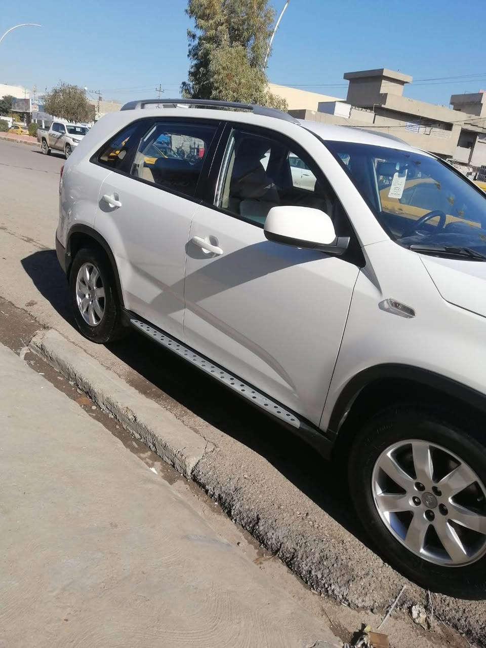 كيا سورينتو موديل 2012 محرك ٤. سيارة سبع مقاعد بدون صبغ بدون بارد بدون ضربة. سيارة باسمي سنوية ورقم جديد. بيها دفتر بانزين. محرك وكير بشرط. مكان سيارة كركوك. سعر سيارة 160 بيها مجال. 
*********** كركوك, العراق
