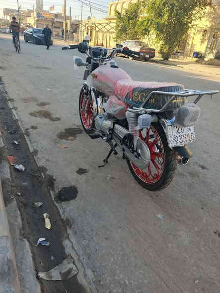 سلام عليكم دراجه للبيع سيفان 5كير مديل 25 طالعه يوم 8 شهر 11 وكيلهه العارضي الدراجه جديده بمعنه الكلمه لدراجه كامله مرقمه وسنويته جاهزه لدراجه ما ناقصه اي شي  للاستفسار المراسله ***********
