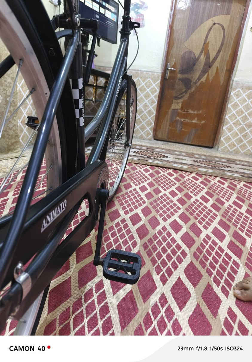 السلام عليكم بيسكل للبيع حجم 26 نضيف مديل 2019 حاويه نزلته السعر 120 وبي مجال قليل المكان الناصريه الإسكان الصناعي النزله الاوله للتواصل وآل الاستفسار عله هذا الرقم***********
