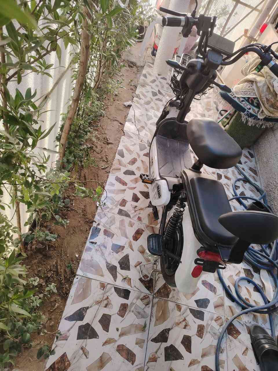 السلا م عليكم دراجة شحن حجم 14  جديدة للبيع المكان بغداد الحريه السعر 350 للاتصال ***********
