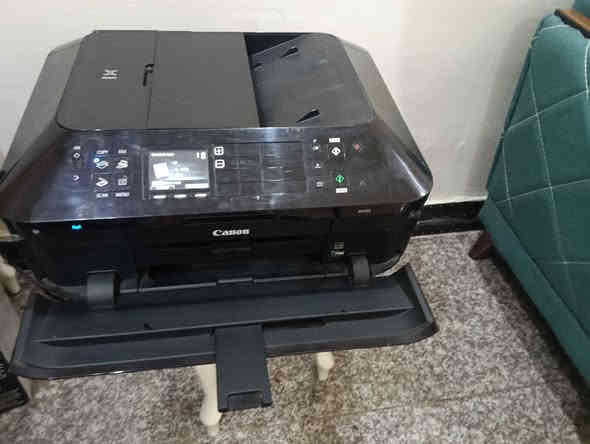 طابعة كانون بيها خلل تطبع ورق فارغ او الوان خفيفة مميزاتها  بيها دوبلكس وفيدر وتطبع على اقراص سعرها 50 الف مكاني الدورة حي الصحة *********** بغداد
