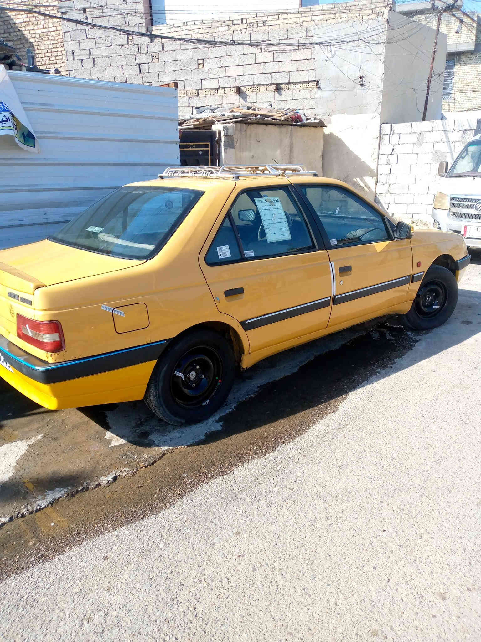 السلام عليكم بيجو لميس موديل 2012 السياره خير من الله كلشي ماناقصها كامله تخم تاير صدرها جديد تبريد ثلج تحويل مباشر السياره جاهزه السعر 33 وبيها مجال حق الجيه الزعفرانية شاره المعهد رقم الهاتف ***********
