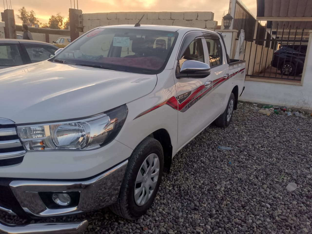 السلام عليكم للبيع هايلوكس  موديل 2025  بسمي صلاح الدين ماشي 5000 بعدو زيرو ماماشي كير عادي السياره وضع شركه بعدها زيرو كلين كلين بدون ضرر  السعر 265 بي مجال للطيبين  مكاني صلاح الدين الشركاط  رقمي ***********
